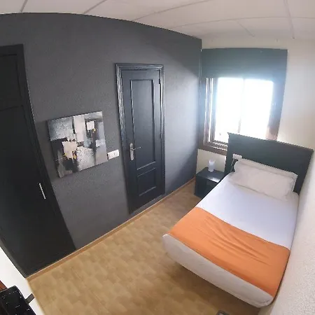 Kubik Hotel 2*
